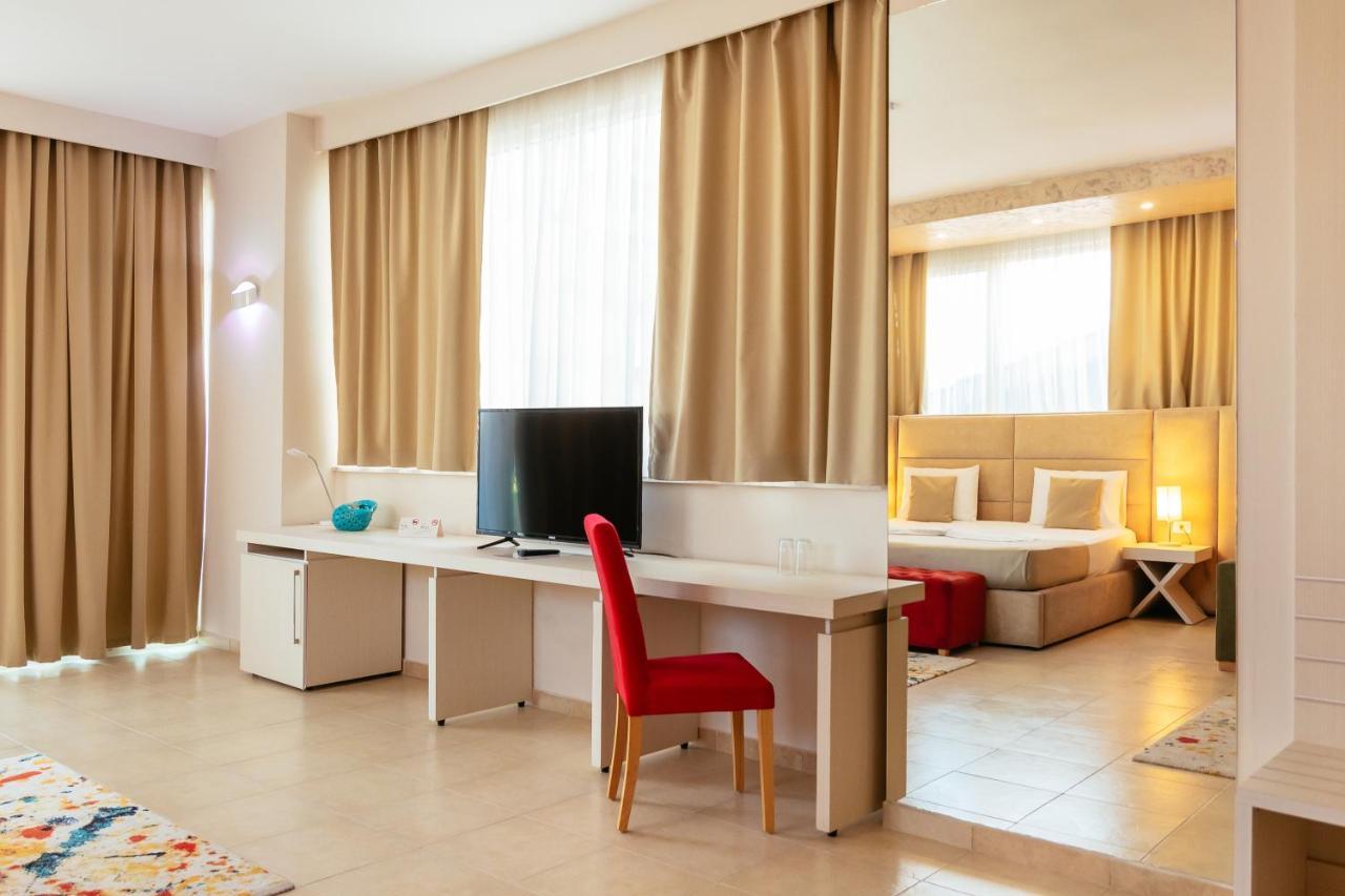 Horizont Hotel Durrës Buitenkant foto