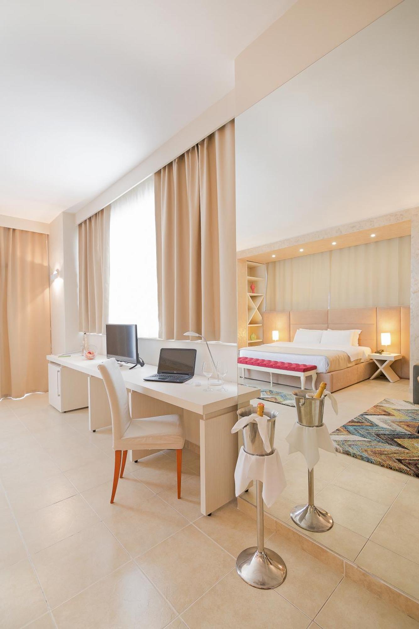 Horizont Hotel Durrës Buitenkant foto