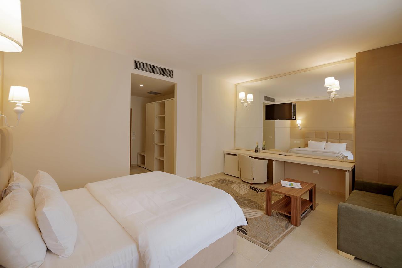 Horizont Hotel Durrës Buitenkant foto